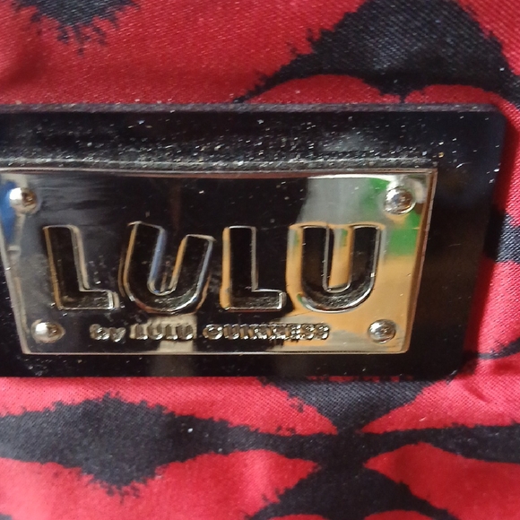 Ulu Stylish Red and Black Tote Bag - Picture 2 of 5